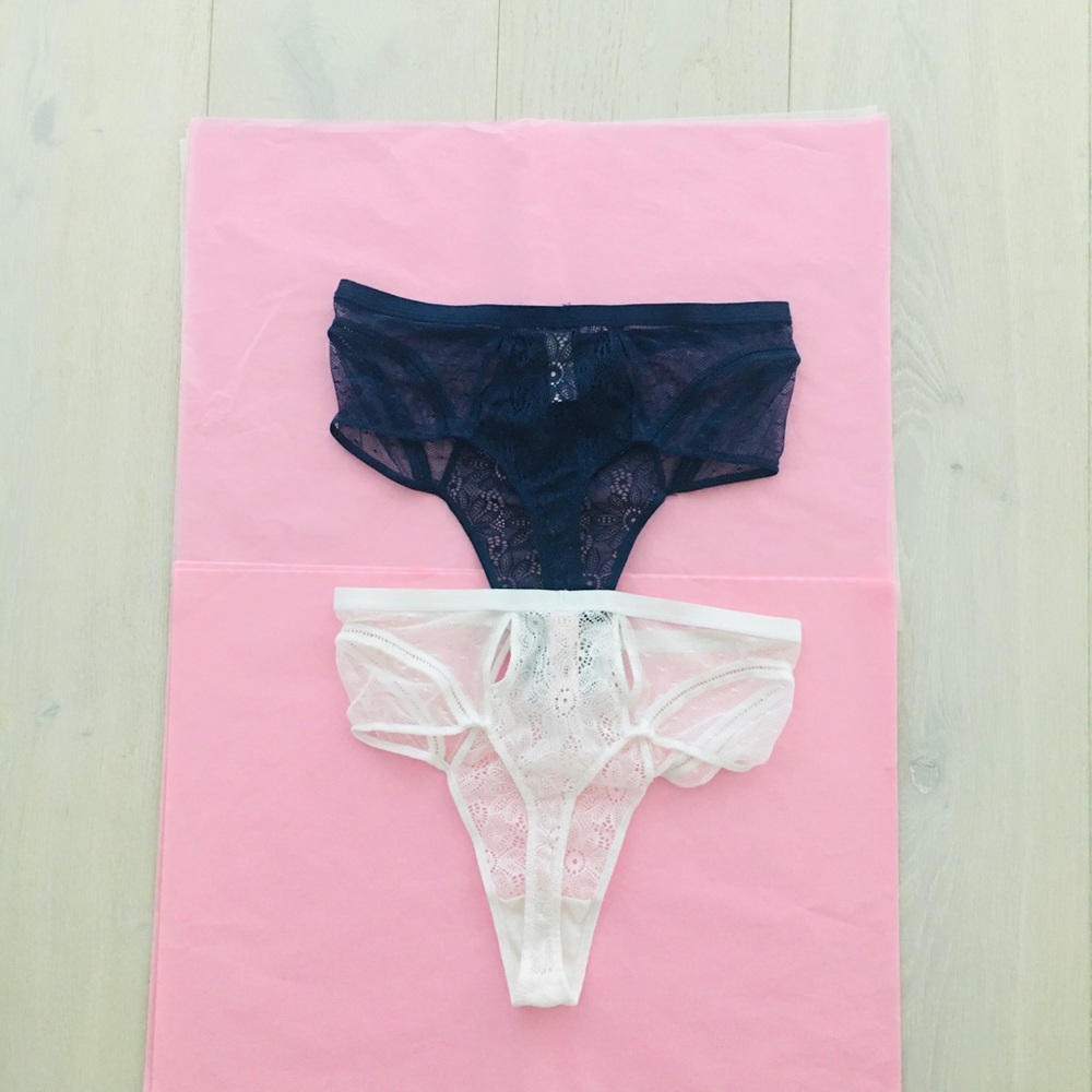 VICTORIAS SECRET Lot of 2  LACE VERY SEXY PANTIES size XS